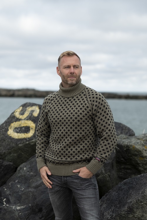 varm islandsk sweater med rullekrave af 100% uld