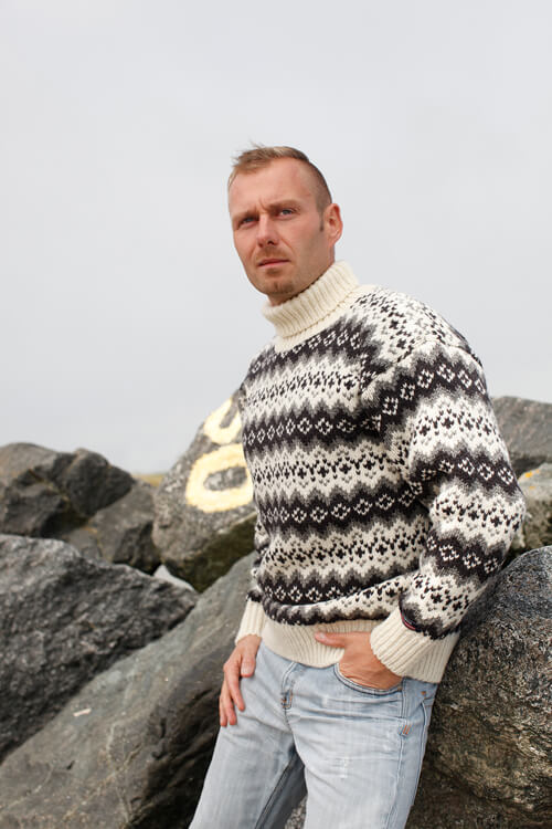 nitrogen Gum Havn Færøsk Sweater med klassisk strik mønster af ren ny uld.